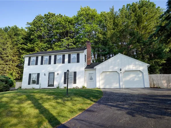 44 Kings Lacey Way, Fairport, NY 14450