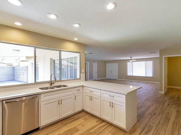 4th image of 3708 E Sahuaro Dr