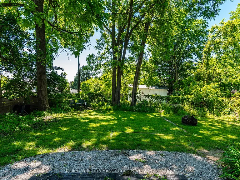 647 Ottawa St — Photo 31