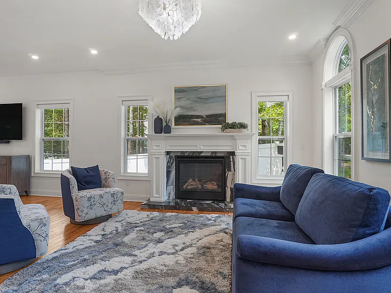 9 Greenway Ct — Photo 5