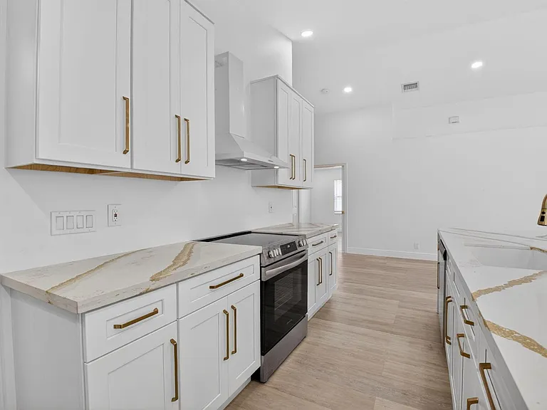 11728 Dove Hollow Ave — Photo 8