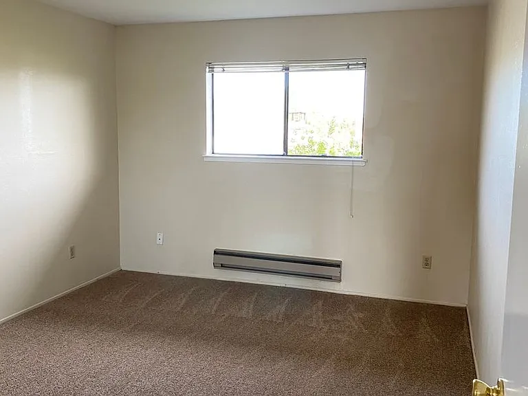 403 Roosevelt Ave — Photo 10