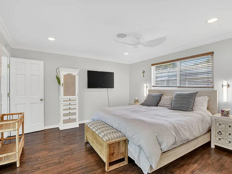 424 SW 7th Way #424 — Photo 3