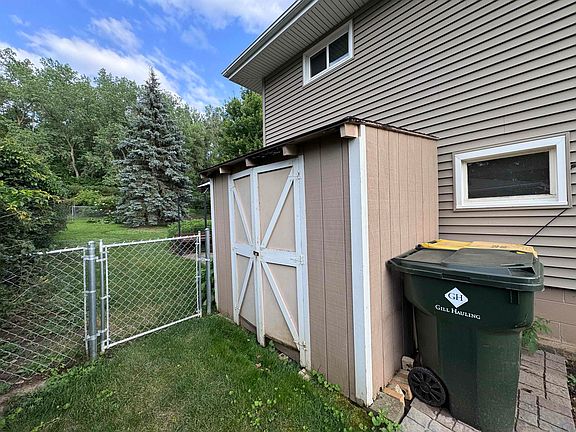 3rd image of 4700 Chatham Ln
