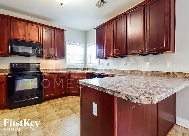 6303 Spring Cove Dr — Photo 6