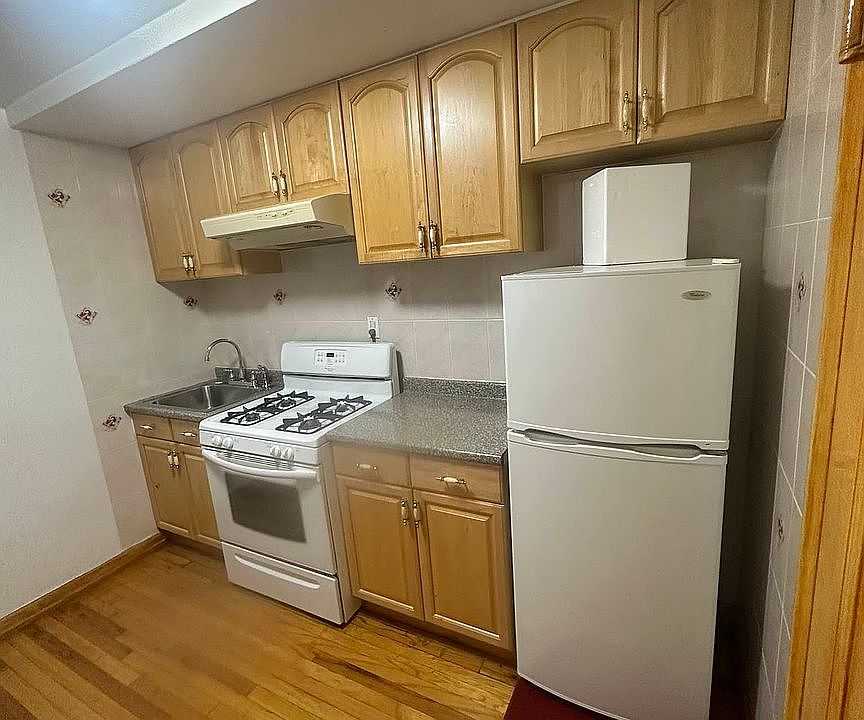 1st image of 65-40 108th St APT 5