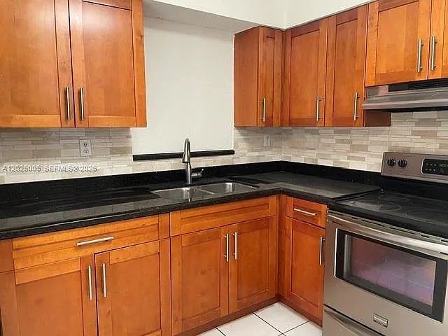 7700 SW 137th Ct — Photo 3
