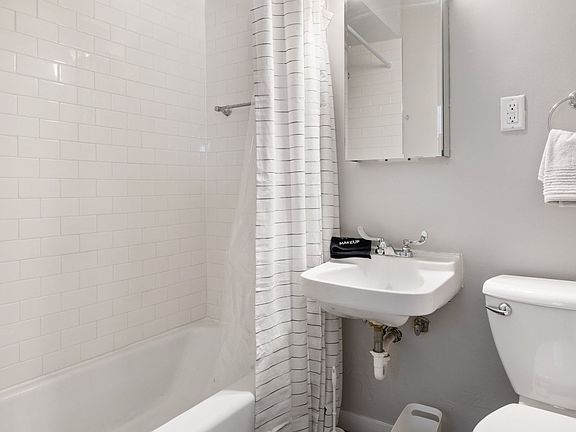 5th image of 3309 Pillsbury Ave #3