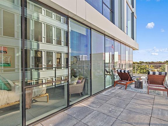 4th image of 1000 Lake St #614