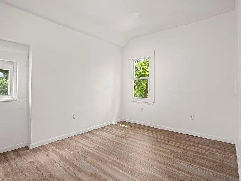 321 Kennedy Ave — Photo 18