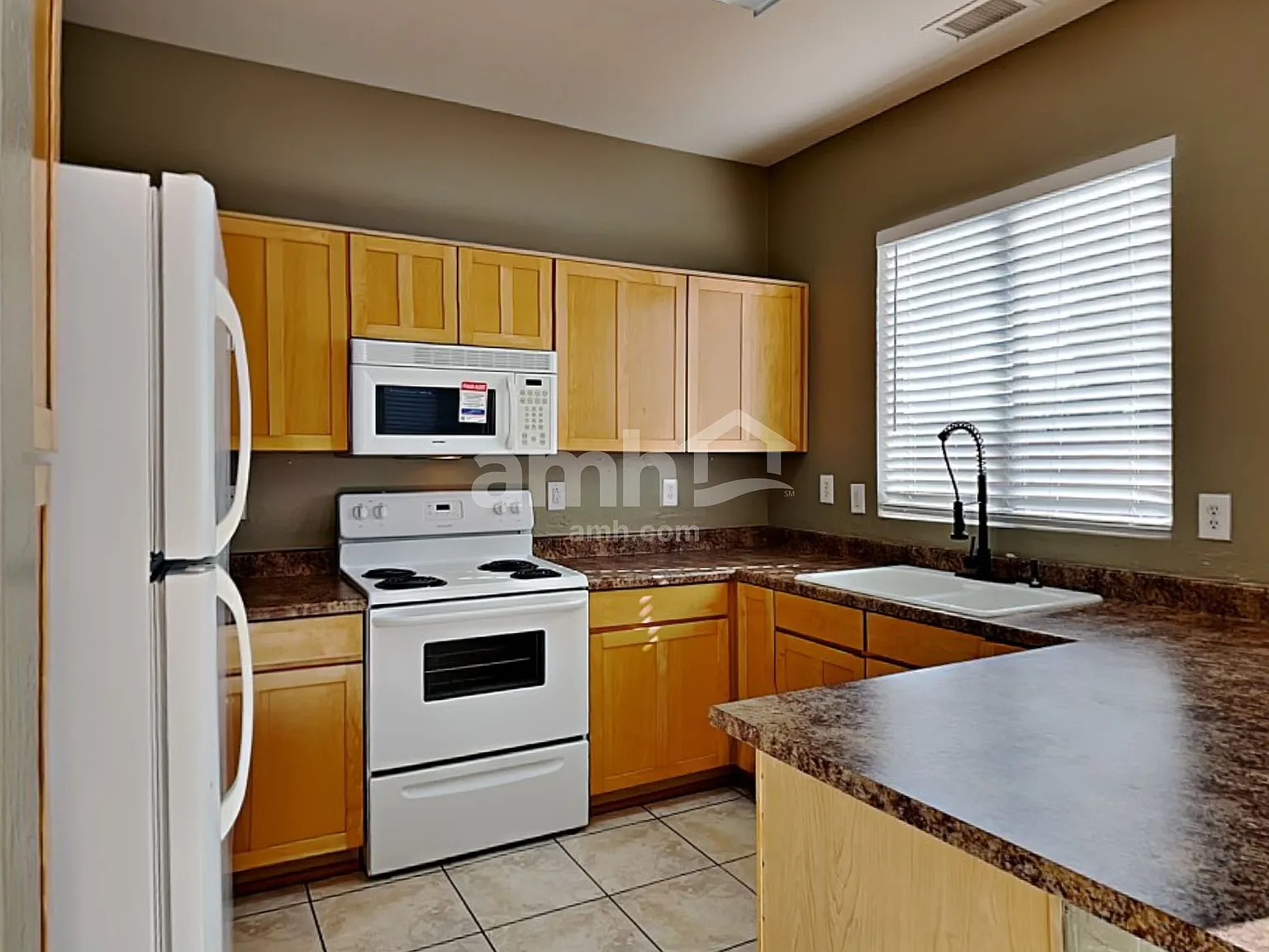 3 bed, 2.0 bath, 1566 sqft, $1,925 — Photo 3