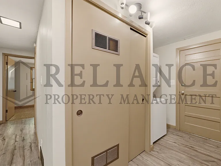 107 S Queen Ave — Photo 25