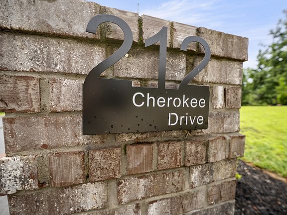 2nd image of 212 Cherokee Dr