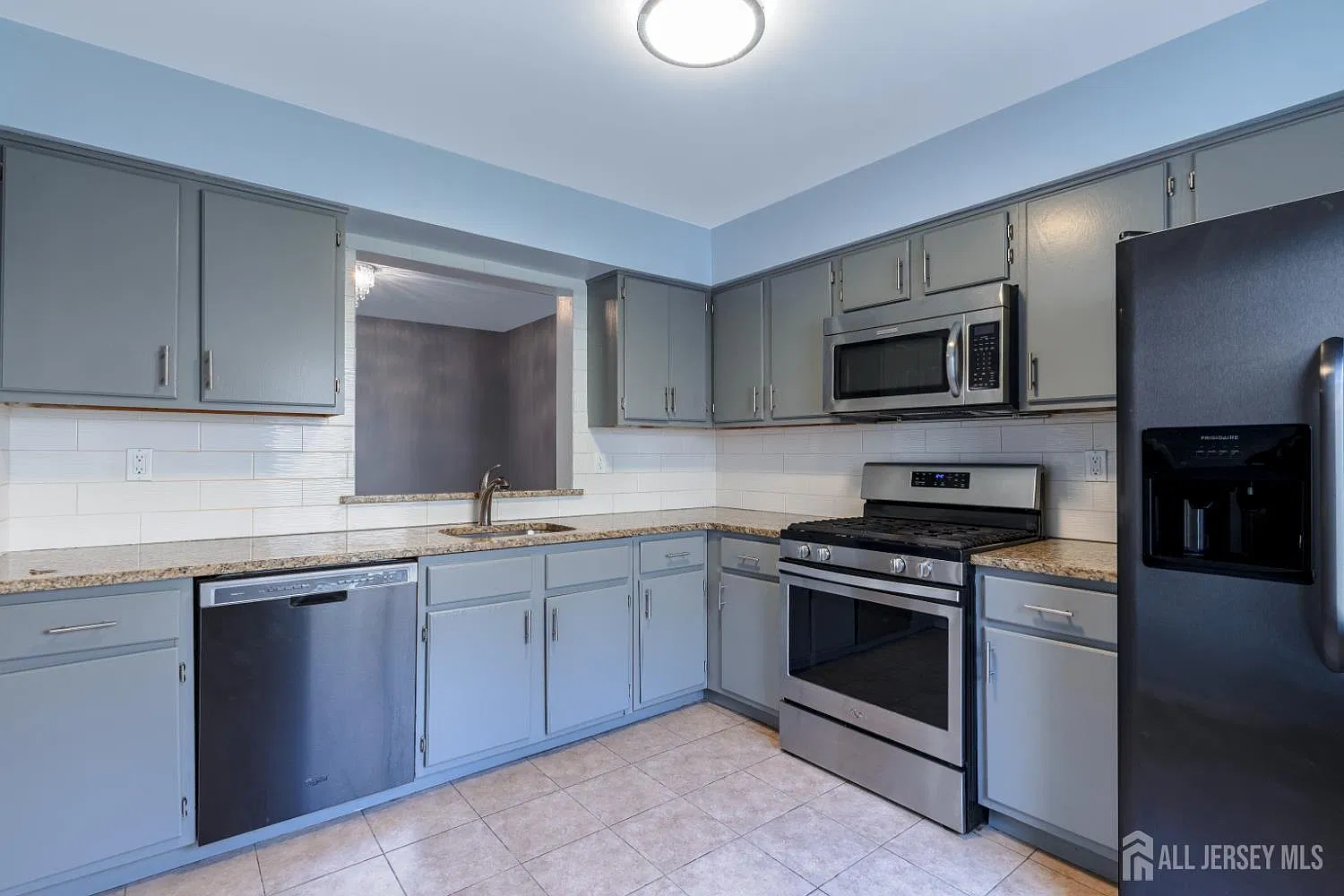 2 bed, 2.5 bath, 1416 sqft, $2,500 — Photo 3