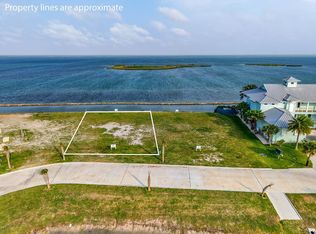 1004 N Isle Dr, Rockport, TX 78382