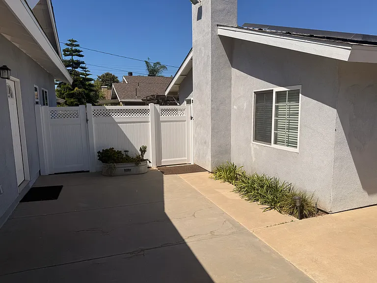 2235 Meyer Pl — Photo 12
