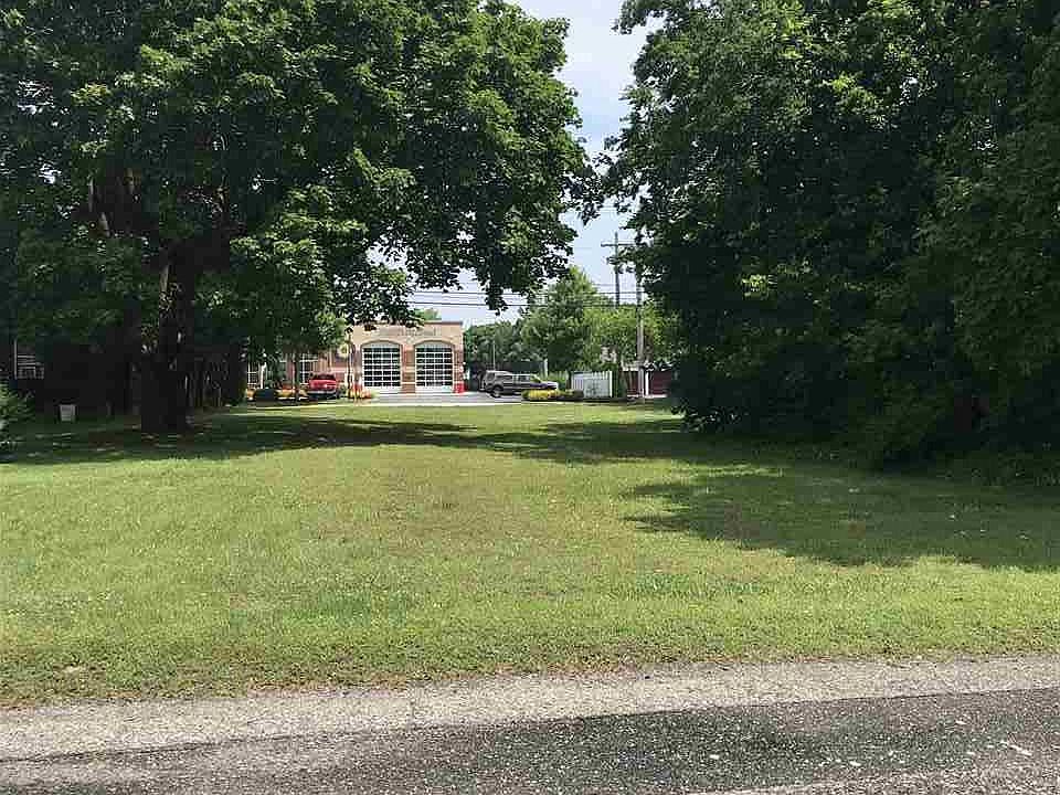 1st image of 113 Hand Ave