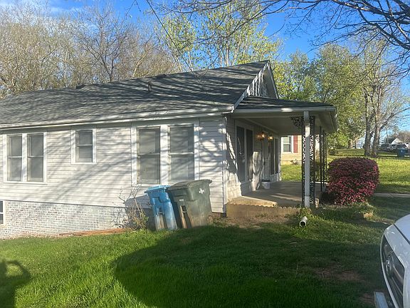 3rd image of 218 W 12th St
