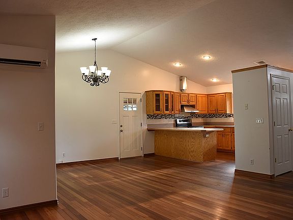 5th image of 3485 Creek Side Dr