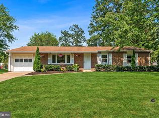 1268 Redwood Ct, Herndon, VA 20170