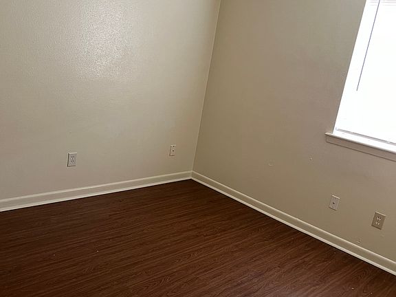 4th image of 2905 Lake Villa Dr