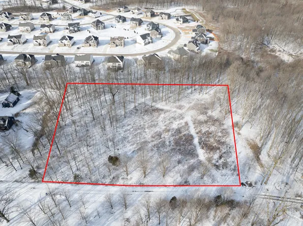 22987 Clarkshire Dr, South Lyon, MI 48178