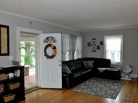 2nd image of 105 W 19th St