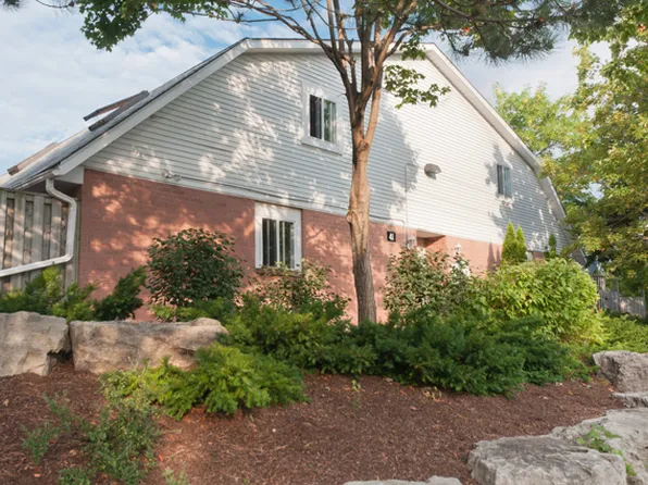 41 Valleyview Rd, Kitchener, ON N2E 3H9