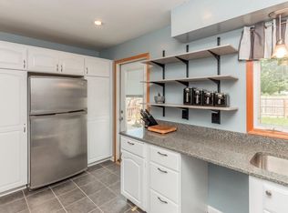457 22nd St NW, Cedar Rapids, IA 52405