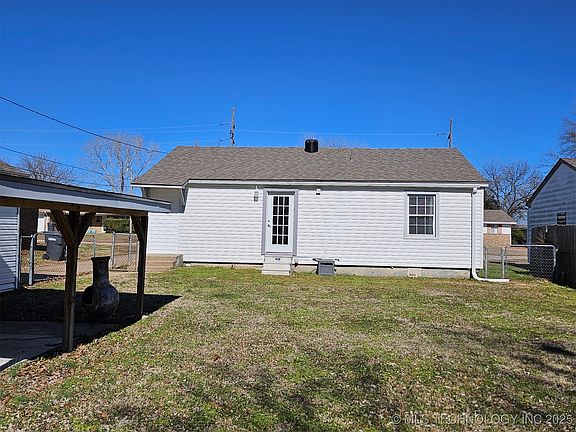 2nd image of 712 Cottonwood St
