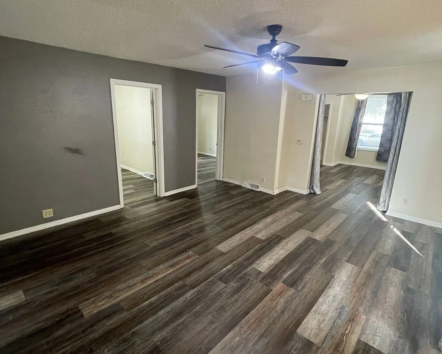 Beautiful updated apartments walking distance to Indianola townsquare — Photo 3