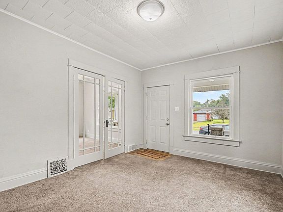 4th image of 2215 Decamp Ave