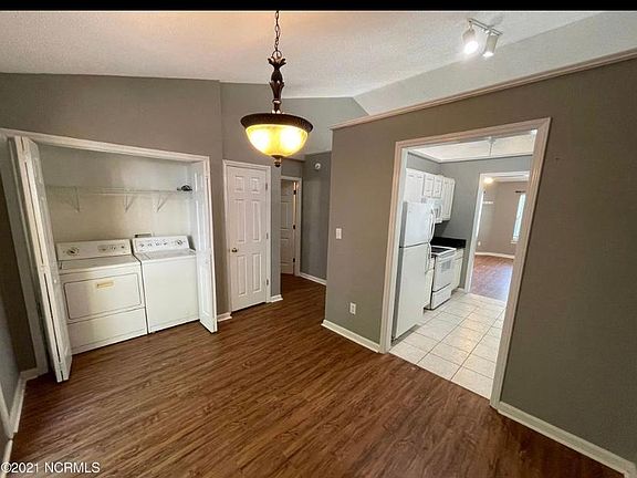 2nd image of 2912 Flintridge Dr