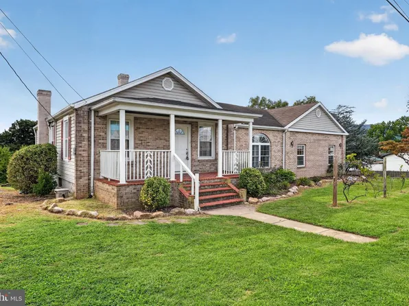 703 10th St, Shenandoah, VA 22849