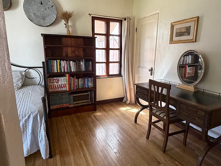 252 S Griffith Park Dr — Photo 19