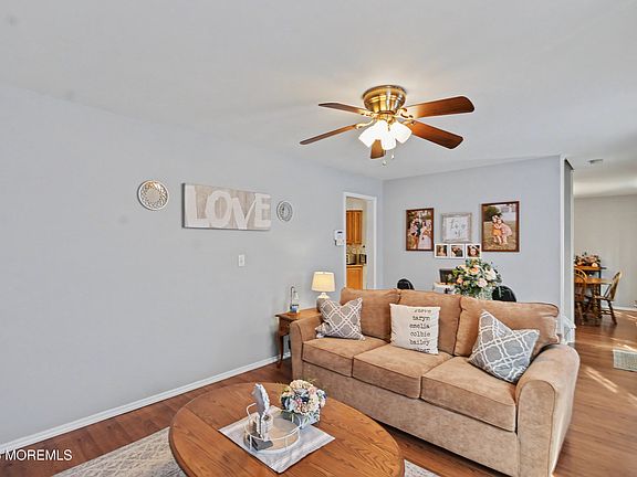 4th image of 89 Essex Avenue