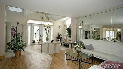 4th image of 39 Jane Dr