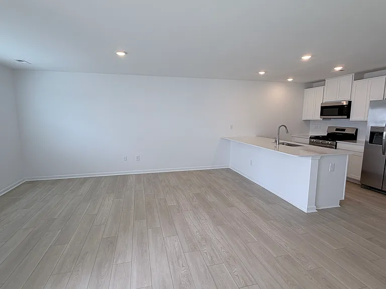 206 Hunthill Rd — Photo 5