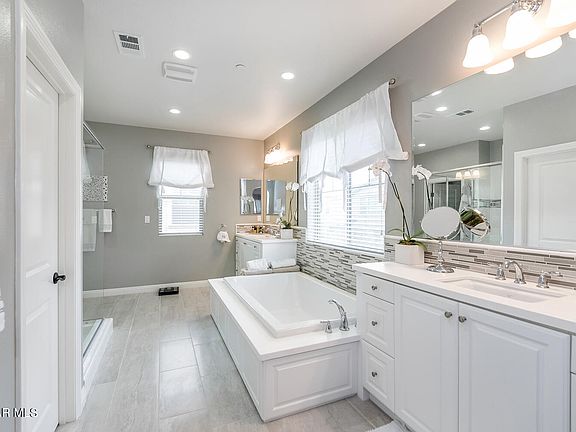 5th image of 483 Bloomfield Pl