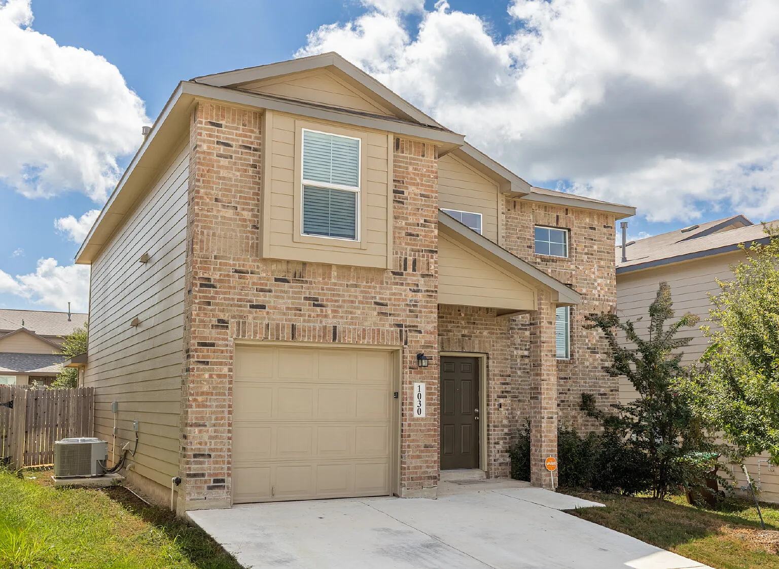 4 bed, 2.5 bath, 2080 sqft, $1,800 — Photo 2