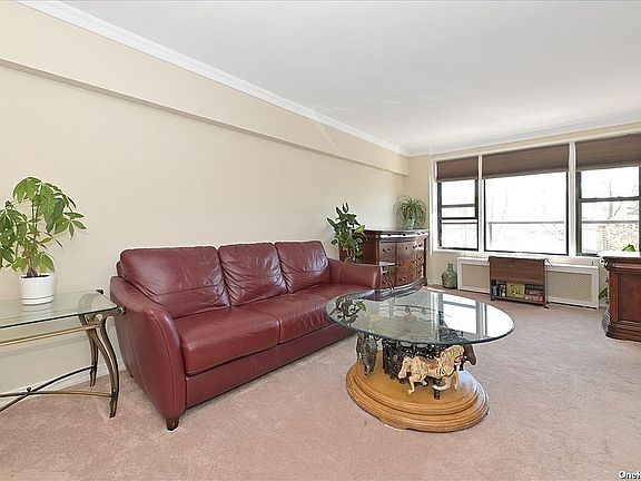 2nd image of 6 Birchwood Ct APT 2P