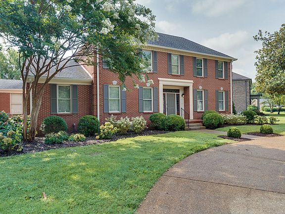 2nd image of 802 Greenbrier Dr