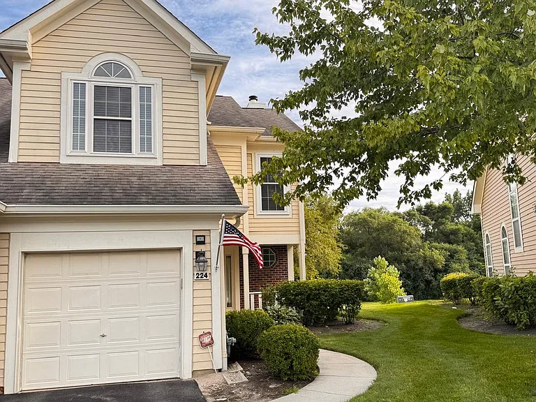 224 Steeplechase Ct — Photo 1