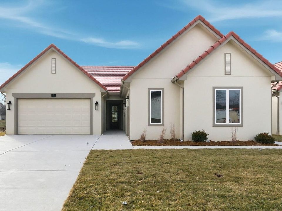 1st image of 3 E Via Roma St