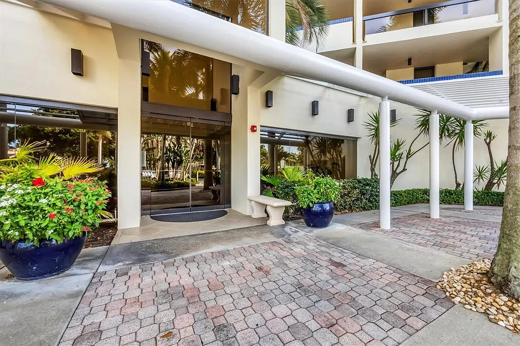 2 bed, 2.0 bath, 1192 sqft, $7,000 — Photo 3