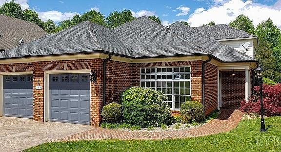 3rd image of 1103 Governors Ln
