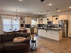 3rd image of 10530 Oakwood Dr