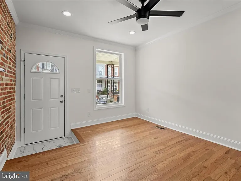 404 N Robinson St — Photo 9