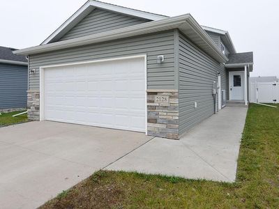 2128 Admiral Dr W, West Fargo, ND, 58078