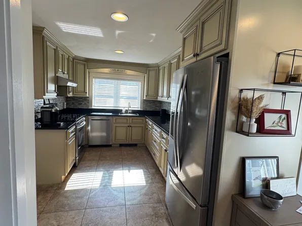 12 Stafford St Floor 1, Plymouth, MA 02360